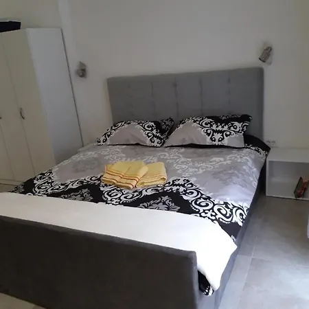 Krtolica Apartment *